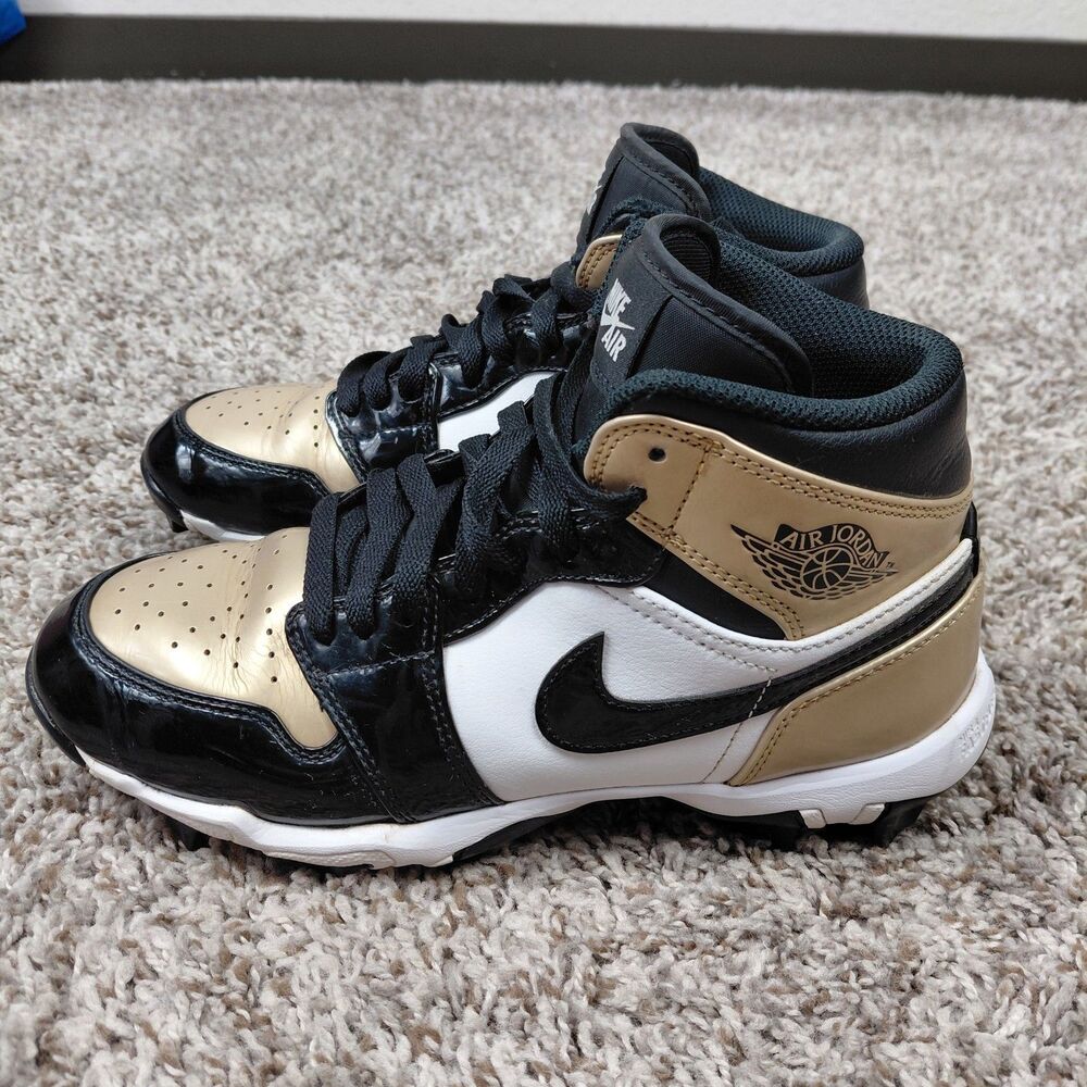 Air Jordan 1 Mid Cleat Gold Toe GS Boys 6Y Black White Metallic Gold HF6883-701